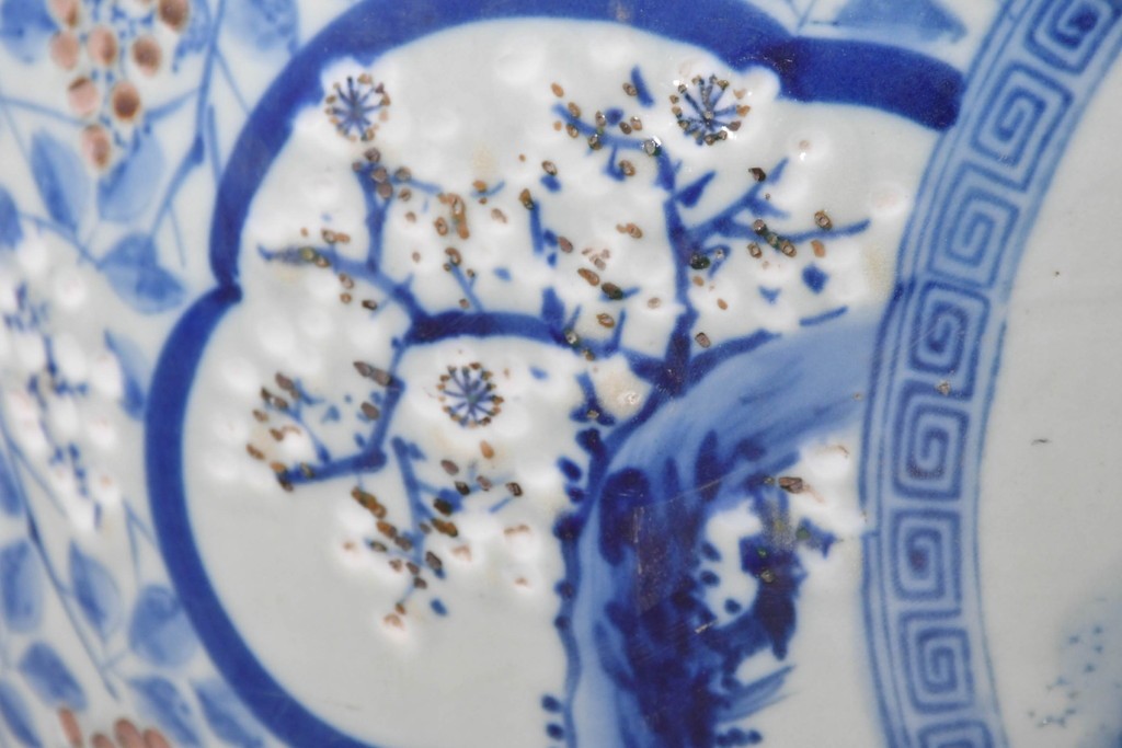 【簡易リペア限定品】　和製アンティーク　濃淡のある染付(梅・松)に金彩のアクセントが映える瀬戸火鉢　(R-087440)