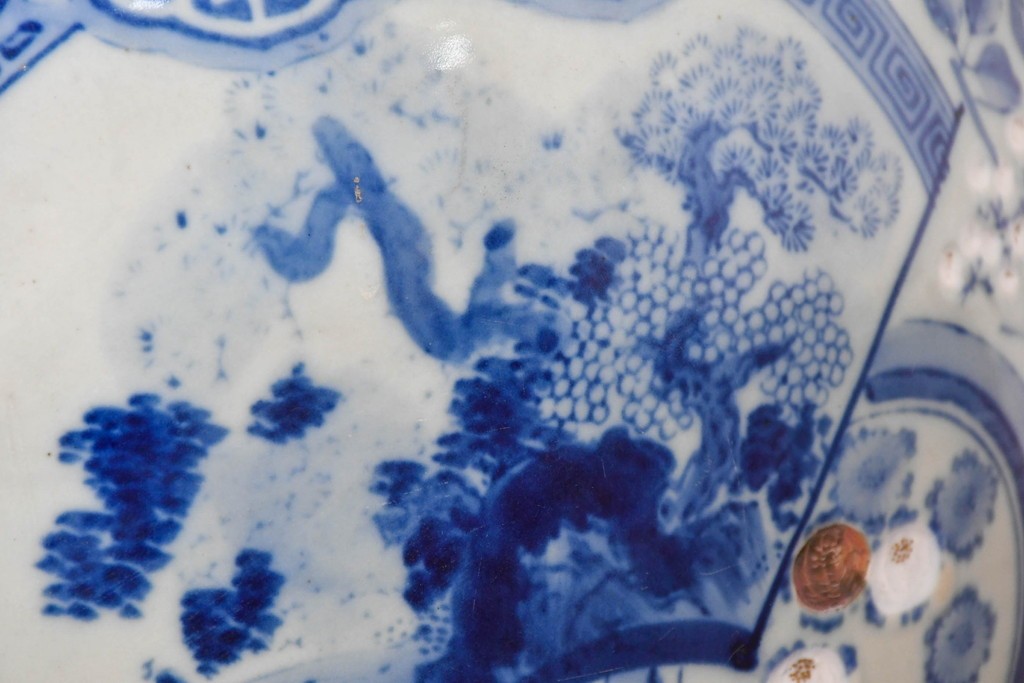 【簡易リペア限定品】　和製アンティーク　濃淡のある染付(梅・松)に金彩のアクセントが映える瀬戸火鉢　(R-087440)