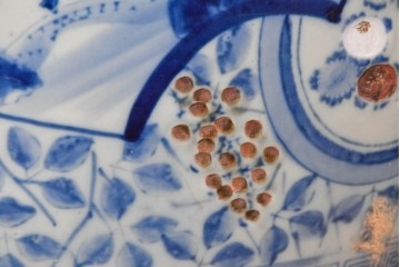 【簡易リペア限定品】　和製アンティーク　濃淡のある染付(梅・松)に金彩のアクセントが映える瀬戸火鉢　(R-087440)