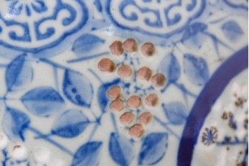 【簡易リペア限定品】　和製アンティーク　濃淡のある染付(梅・松)に金彩のアクセントが映える瀬戸火鉢　(R-087440)