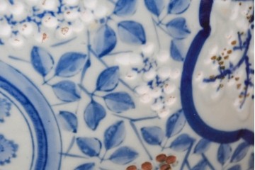 【簡易リペア限定品】　和製アンティーク　濃淡のある染付(梅・松)に金彩のアクセントが映える瀬戸火鉢　(R-087440)