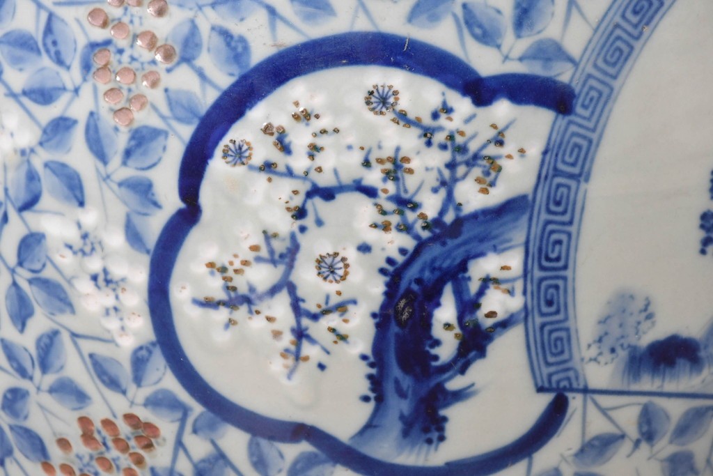 【簡易リペア限定品】　和製アンティーク　濃淡のある染付(梅・松)に金彩のアクセントが映える瀬戸火鉢　(R-087440)