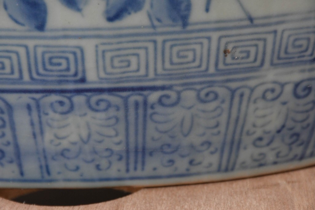 【簡易リペア限定品】　和製アンティーク　濃淡のある染付(梅・松)に金彩のアクセントが映える瀬戸火鉢　(R-087440)