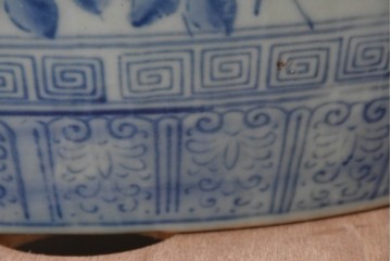 【簡易リペア限定品】　和製アンティーク　濃淡のある染付(梅・松)に金彩のアクセントが映える瀬戸火鉢　(R-087440)