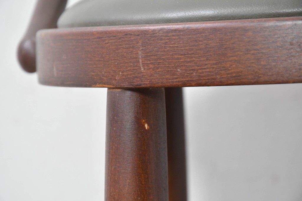 中古　秋田木工　背もたれの曲木細工がアクセントのカウンターチェア　(R-087442)