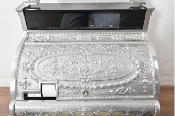 アメリカヴィンテージ　ブラジル製　NCR(ナショナル・キャッシュ・レジスター)社　Class 300復刻版　model 2114-1707　華やかなレリーフのクラシックレジスター(シルバー)　※通電確認済み　(R-087443)