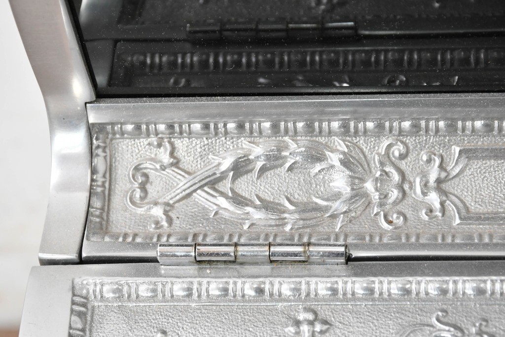 アメリカヴィンテージ　ブラジル製　NCR(ナショナル・キャッシュ・レジスター)社　Class 300復刻版　model 2114-1707　華やかなレリーフのクラシックレジスター(シルバー)　※通電確認済み　(R-087443)