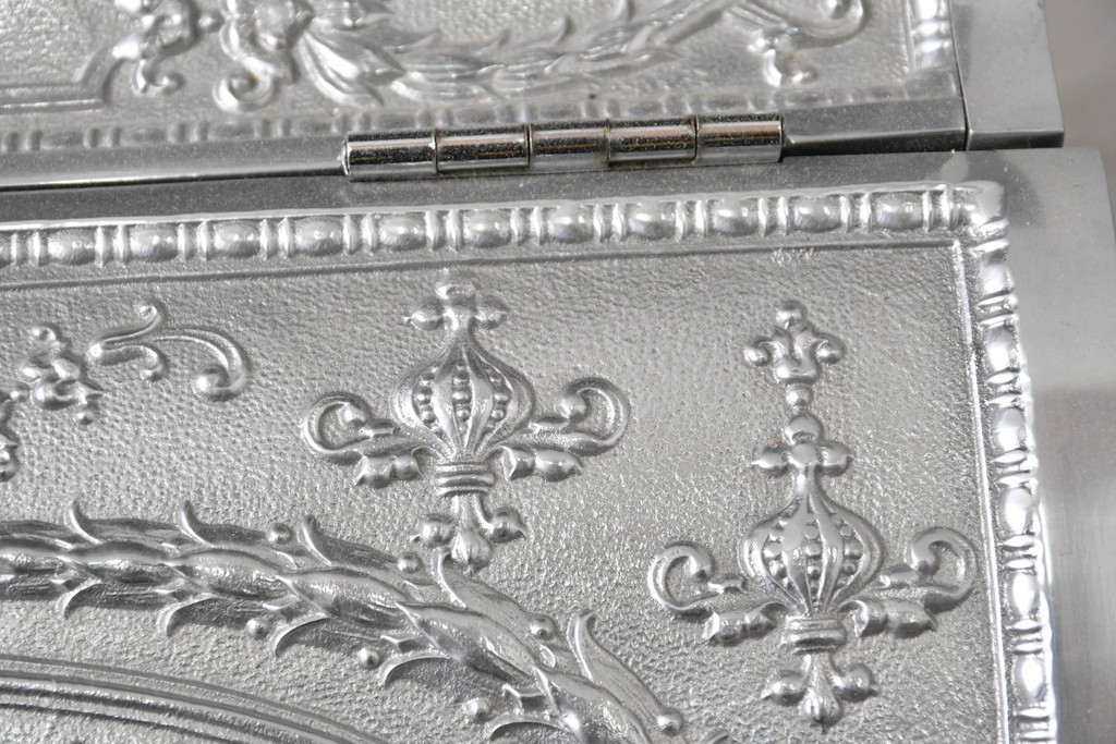 アメリカヴィンテージ　ブラジル製　NCR(ナショナル・キャッシュ・レジスター)社　Class 300復刻版　model 2114-1707　華やかなレリーフのクラシックレジスター(シルバー)　※通電確認済み　(R-087443)