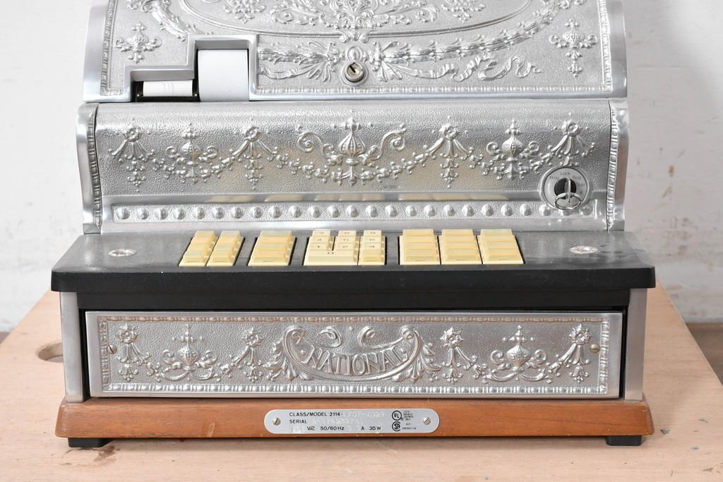 アメリカヴィンテージ　ブラジル製　NCR(ナショナル・キャッシュ・レジスター)社　Class 300復刻版　model 2114-1707　華やかなレリーフのクラシックレジスター(シルバー)　※通電確認済み　(R-087443)