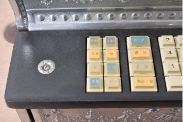 アメリカヴィンテージ　ブラジル製　NCR(ナショナル・キャッシュ・レジスター)社　Class 300復刻版　model 2114-1707　華やかなレリーフのクラシックレジスター(シルバー)　※通電確認済み　(R-087443)