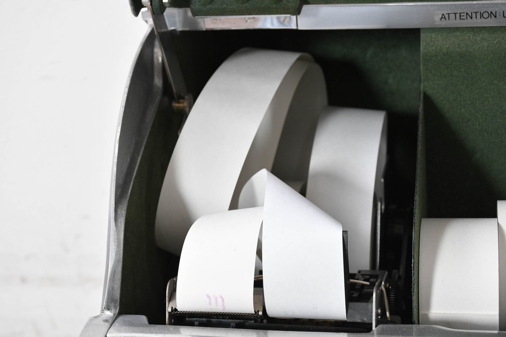 アメリカヴィンテージ　ブラジル製　NCR(ナショナル・キャッシュ・レジスター)社　Class 300復刻版　model 2114-1707　華やかなレリーフのクラシックレジスター(シルバー)　※通電確認済み　(R-087443)