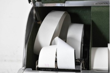 アメリカヴィンテージ　ブラジル製　NCR(ナショナル・キャッシュ・レジスター)社　Class 300復刻版　model 2114-1707　華やかなレリーフのクラシックレジスター(シルバー)　※通電確認済み　(R-087443)