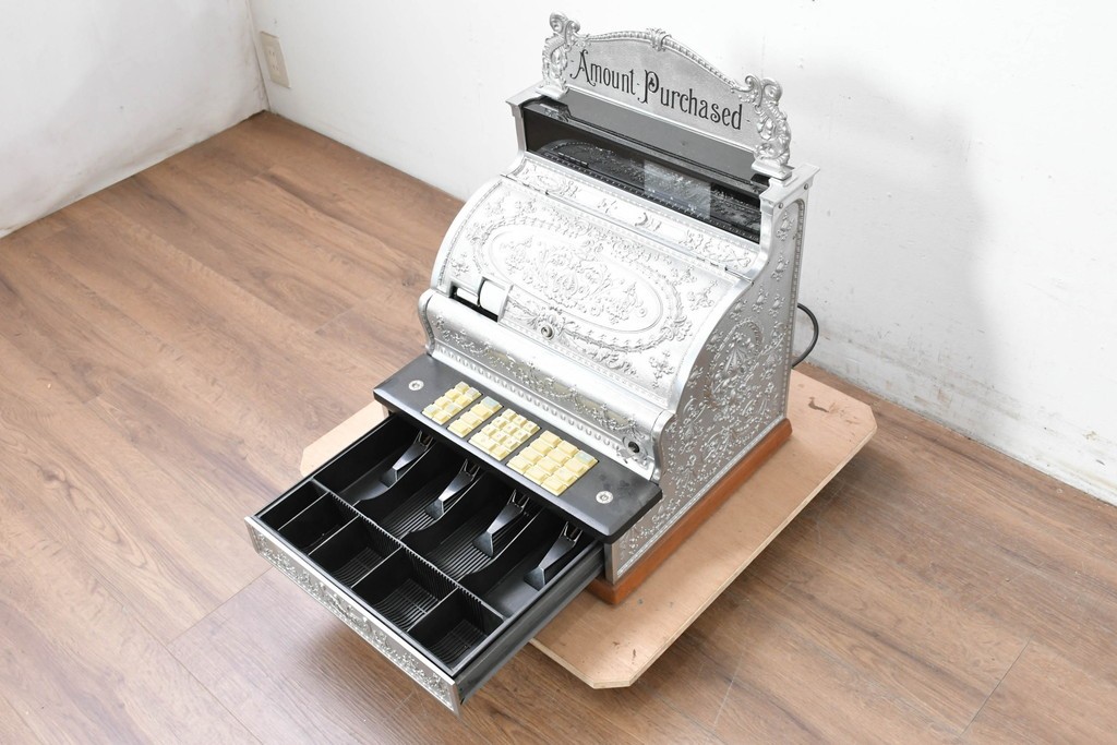 アメリカヴィンテージ　ブラジル製　NCR(ナショナル・キャッシュ・レジスター)社　Class 300復刻版　model 2114-1707　華やかなレリーフのクラシックレジスター(シルバー)　※通電確認済み　(R-087443)