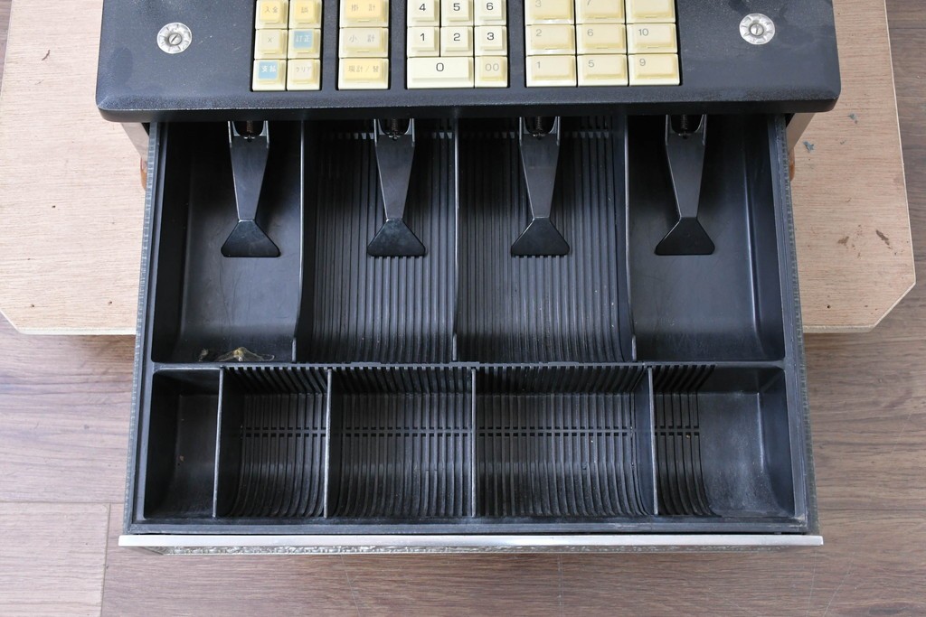 アメリカヴィンテージ　ブラジル製　NCR(ナショナル・キャッシュ・レジスター)社　Class 300復刻版　model 2114-1707　華やかなレリーフのクラシックレジスター(シルバー)　※通電確認済み　(R-087443)