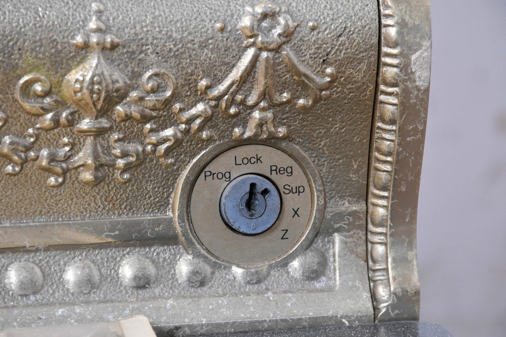 アメリカヴィンテージ　ブラジル製　NCR(ナショナル・キャッシュ・レジスター)社　Class 300復刻版　model 2114-1708　華やかなレリーフのクラシックレジスター(ゴールド)　※通電確認済み　(R-087444)