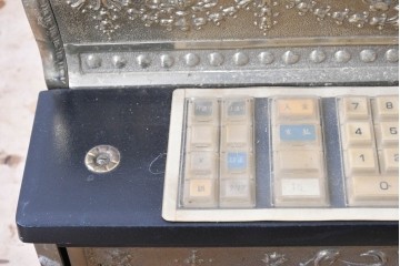 アメリカヴィンテージ　ブラジル製　NCR(ナショナル・キャッシュ・レジスター)社　Class 300復刻版　model 2114-1708　華やかなレリーフのクラシックレジスター(ゴールド)　※通電確認済み　(R-087444)