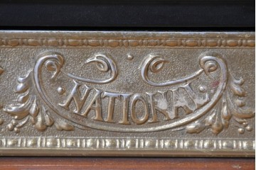 アメリカヴィンテージ　ブラジル製　NCR(ナショナル・キャッシュ・レジスター)社　Class 300復刻版　model 2114-1708　華やかなレリーフのクラシックレジスター(ゴールド)　※通電確認済み　(R-087444)