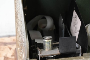 アメリカヴィンテージ　ブラジル製　NCR(ナショナル・キャッシュ・レジスター)社　Class 300復刻版　model 2114-1708　華やかなレリーフのクラシックレジスター(ゴールド)　※通電確認済み　(R-087444)