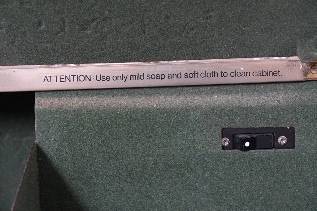 アメリカヴィンテージ　ブラジル製　NCR(ナショナル・キャッシュ・レジスター)社　Class 300復刻版　model 2114-1708　華やかなレリーフのクラシックレジスター(ゴールド)　※通電確認済み　(R-087444)