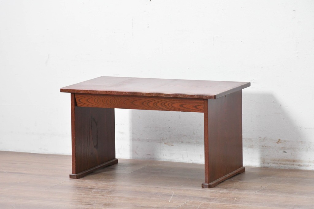 中古　美品　高級品!!　国産職人手作り(在銘「義」)　木目が美しい欅(ケヤキ)材の文机　(R-087445)