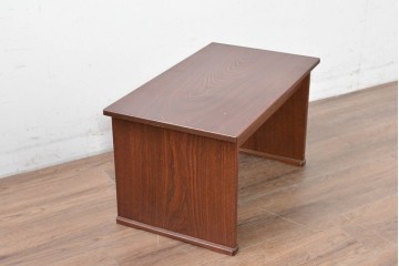 中古　美品　高級品!!　国産職人手作り(在銘「義」)　木目が美しい欅(ケヤキ)材の文机　(R-087445)