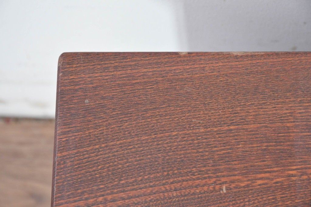 中古　美品　高級品!!　国産職人手作り(在銘「義」)　木目が美しい欅(ケヤキ)材の文机　(R-087445)