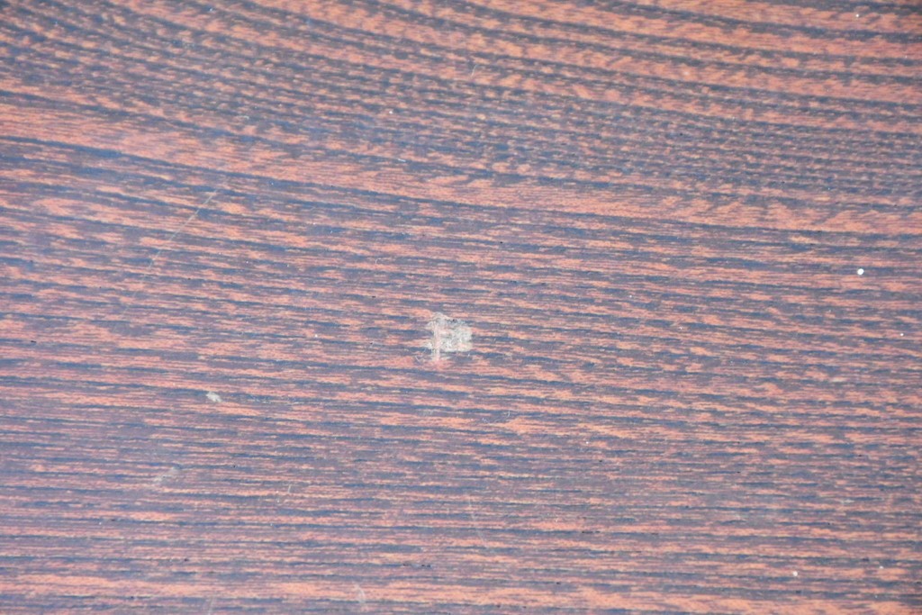 中古　美品　高級品!!　国産職人手作り(在銘「義」)　木目が美しい欅(ケヤキ)材の文机　(R-087445)