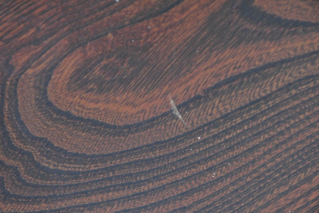 中古　美品　高級品!!　国産職人手作り(在銘「義」)　木目が美しい欅(ケヤキ)材の文机　(R-087445)