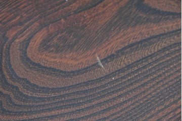 中古　美品　高級品!!　国産職人手作り(在銘「義」)　木目が美しい欅(ケヤキ)材の文机　(R-087445)