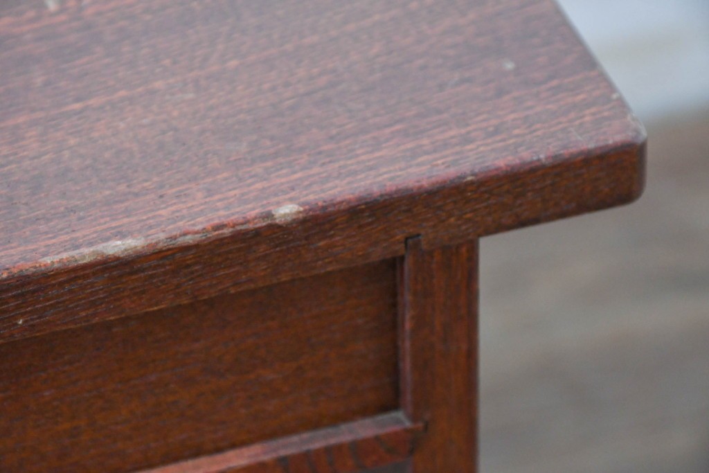 中古　美品　高級品!!　国産職人手作り(在銘「義」)　木目が美しい欅(ケヤキ)材の文机　(R-087445)