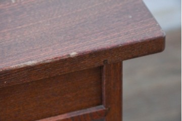 中古　美品　高級品!!　国産職人手作り(在銘「義」)　木目が美しい欅(ケヤキ)材の文机　(R-087445)