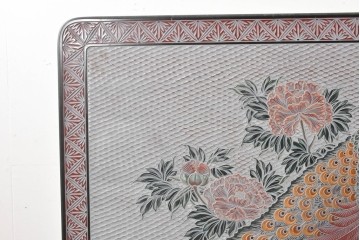 中古　美品　在銘　彫漆風レリーフ(孔雀と牡丹、松に鷹の図)が美しい衝立て　定価推定50万円　(R-087446)