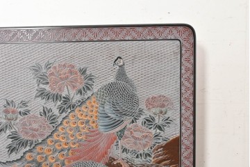 中古　美品　在銘　彫漆風レリーフ(孔雀と牡丹、松に鷹の図)が美しい衝立て　定価推定50万円　(R-087446)