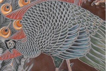 中古　美品　在銘　彫漆風レリーフ(孔雀と牡丹、松に鷹の図)が美しい衝立て　定価推定50万円　(R-087446)