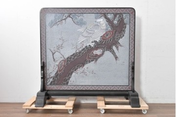 中古　美品　在銘　彫漆風レリーフ(孔雀と牡丹、松に鷹の図)が美しい衝立て　定価推定50万円　(R-087446)