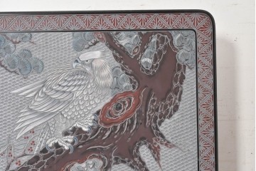 中古　美品　在銘　彫漆風レリーフ(孔雀と牡丹、松に鷹の図)が美しい衝立て　定価推定50万円　(R-087446)