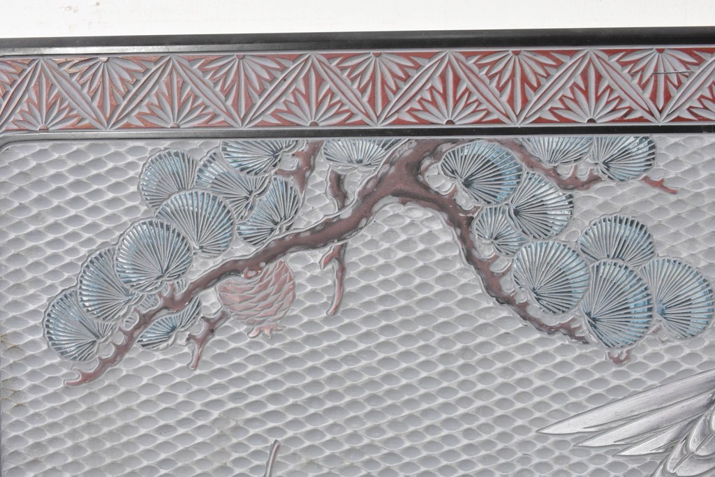 中古　美品　在銘　彫漆風レリーフ(孔雀と牡丹、松に鷹の図)が美しい衝立て　定価推定50万円　(R-087446)