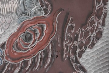 中古　美品　在銘　彫漆風レリーフ(孔雀と牡丹、松に鷹の図)が美しい衝立て　定価推定50万円　(R-087446)