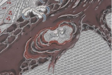 中古　美品　在銘　彫漆風レリーフ(孔雀と牡丹、松に鷹の図)が美しい衝立て　定価推定50万円　(R-087446)