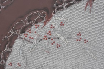 中古　美品　在銘　彫漆風レリーフ(孔雀と牡丹、松に鷹の図)が美しい衝立て　定価推定50万円　(R-087446)