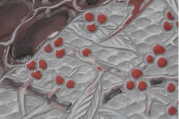 中古　美品　在銘　彫漆風レリーフ(孔雀と牡丹、松に鷹の図)が美しい衝立て　定価推定50万円　(R-087446)