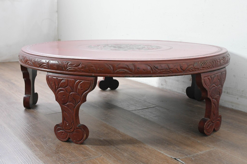 和製アンティーク　「福寿」　椿図の彫刻が可愛らしい朱塗りの円卓　(R-087447)