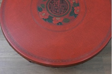 和製アンティーク　「福寿」　椿図の彫刻が可愛らしい朱塗りの円卓　(R-087447)