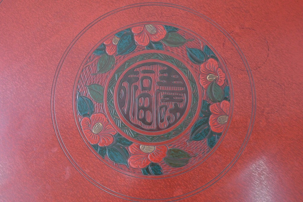 和製アンティーク　「福寿」　椿図の彫刻が可愛らしい朱塗りの円卓　(R-087447)