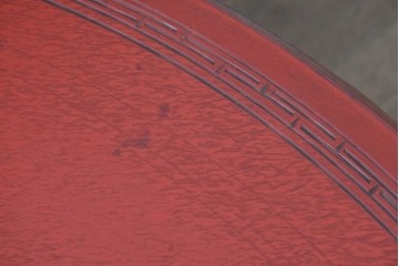 和製アンティーク　「福寿」　椿図の彫刻が可愛らしい朱塗りの円卓　(R-087447)