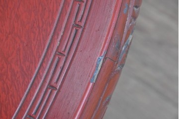 和製アンティーク　「福寿」　椿図の彫刻が可愛らしい朱塗りの円卓　(R-087447)