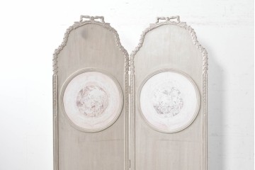 中古　美品　サラグレース(Sarah Grace)取り扱い　フランスCoquecigrues(コクシグル)社　トワルドジュイ柄が描かれたアンティーク調のパーテーション　定価約11万円　(R-087448)