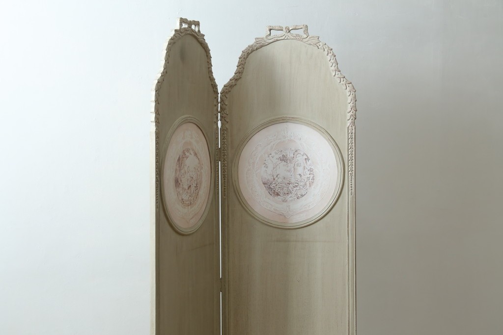 中古　美品　サラグレース(Sarah Grace)取り扱い　フランスCoquecigrues(コクシグル)社　トワルドジュイ柄が描かれたアンティーク調のパーテーション　定価約11万円　(R-087448)