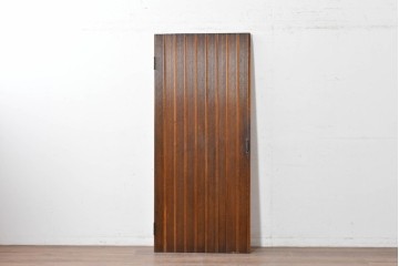 ヴィンテージ建具　昭和中期　縦リブ意匠が際立つミッドセンチュリーデザインの扉1枚　(R-087449)