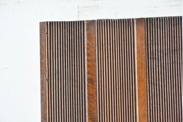 ヴィンテージ建具　昭和中期　縦リブ意匠が際立つミッドセンチュリーデザインの扉1枚　(R-087449)